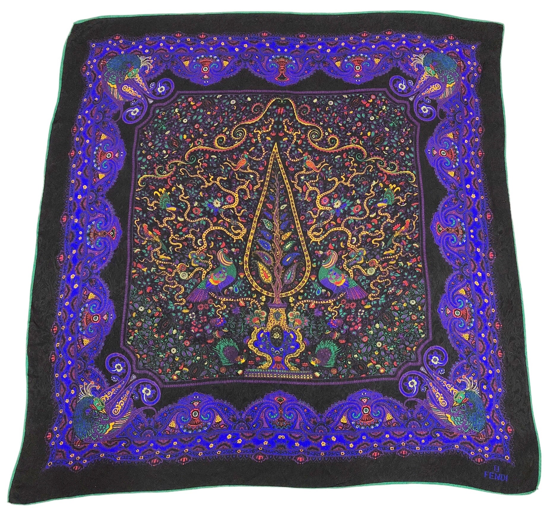 FENDI シルクスカーフ イタリア製 foulard ホリデー柄 クリスマス FENDI シルクスカーフ イタリア製 foulard ホリデー柄