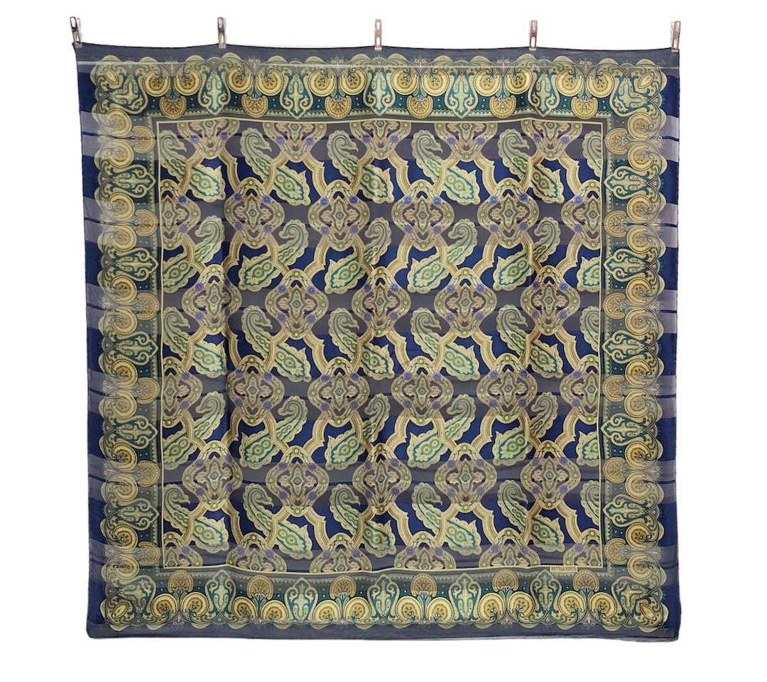 BOTTEGA　VENETAスカーフ＊ Bottega Veneta Paisley Silk Scarf Vintage (33.5”x”33.5) - Etsy