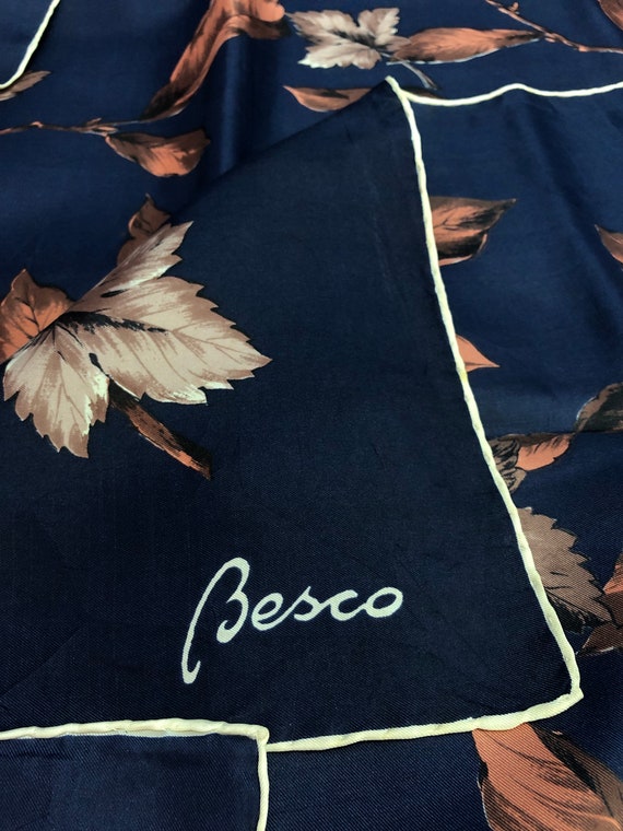 Foulard en soie baroque vintage - Nicole De Beauvoir Paris (34 x 35) - France