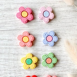 Daisy needle minders in a variety of colors for embroidery, cross stitch, sewing, and needlecrafts.