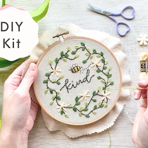 Bee Kind Embroidery Kit, Bee Embroidery Kit, Bee Embroidery Design, Embroidery Kit for Beginners, Bee Kind Wall Art, Bee Kind Craft Kit
