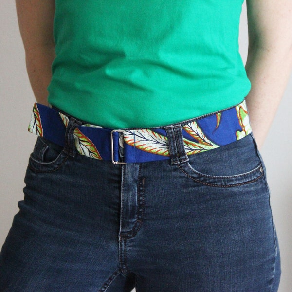 Ceinture en tissu wax avec boucle réglable - Bleu foncé, vert, beige et marron sépia. Makasa