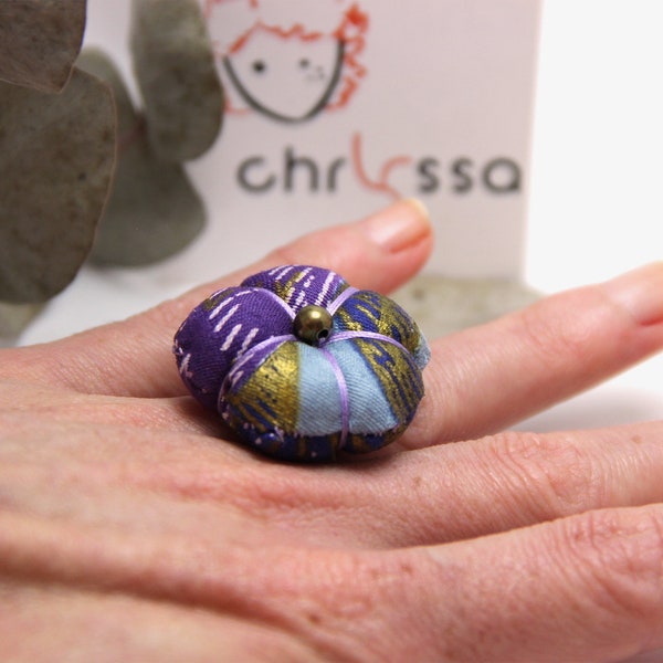 Bague Fleur en tissu violet, doré, bleu gris  - Loketo -  anneau réglable