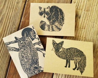 Handgedrukte uil, wasbeer en vos linoleum blokprint geassorteerde notitiekaarten met dieren