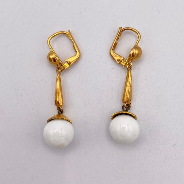 Boucles d'oreilles dormeuses pendantes avec perle de verre blanche vintage