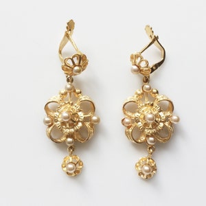 Gold-plated silver vermeil dangling earrings and pearls with filigree style