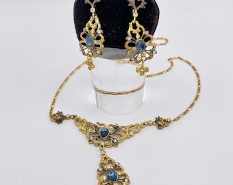 Parure avec Collier et Boucles d'oreilles en Vermeil strass et cabochon bleu style filigrane