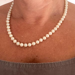 Collier de PERLES d&#39;imitation MAJORICA rondes vintage de 45 cm
