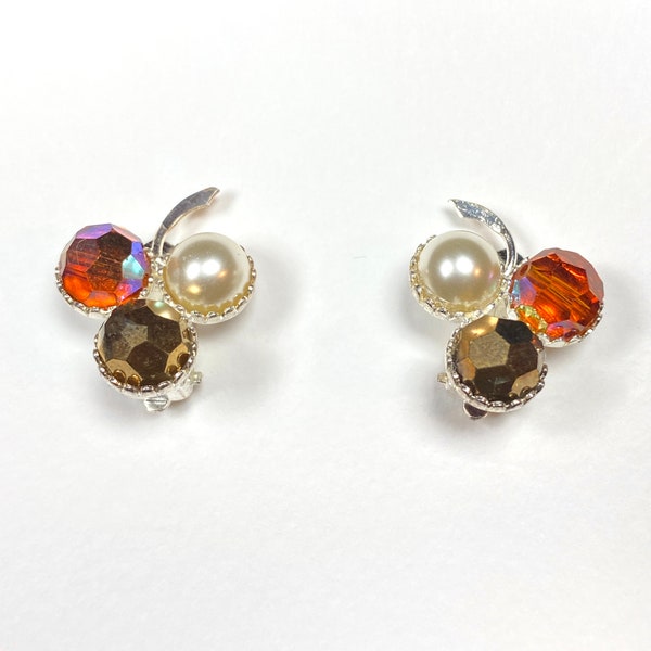 Clips Boucles d'oreilles fruit avec perle et cristal de la collection Kikinasu en 2 modèles de bijoux upcyclés