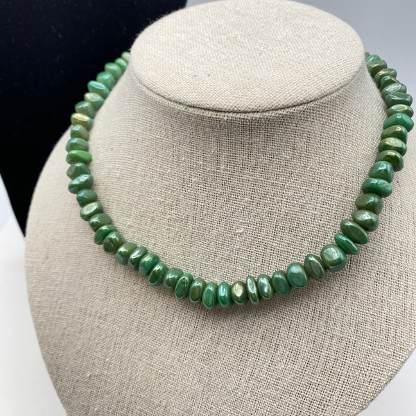 Collier ras de cou en céramique verte