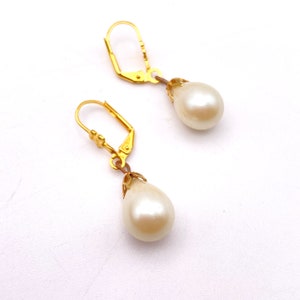 Leverback earrings with drop pearl from the Kikinasu collection Creation of upcycled jewelry