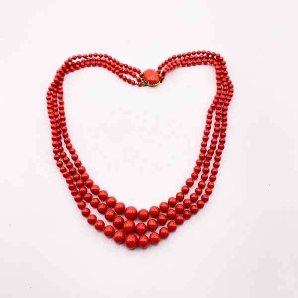 Collier vintage 3 rangs de perles de verre rouge avec fermoir cabochon