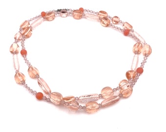 Collana sautoir vintage con perline di vetro rosa degli anni '30