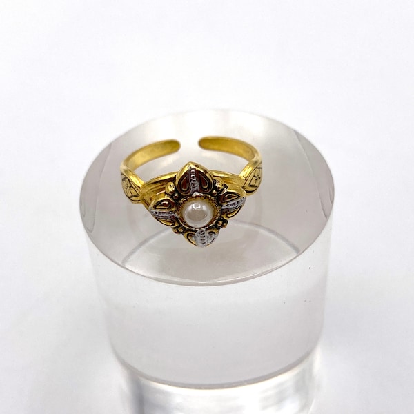 Small child ring, damascene style, adjustable ring with pearly pearl