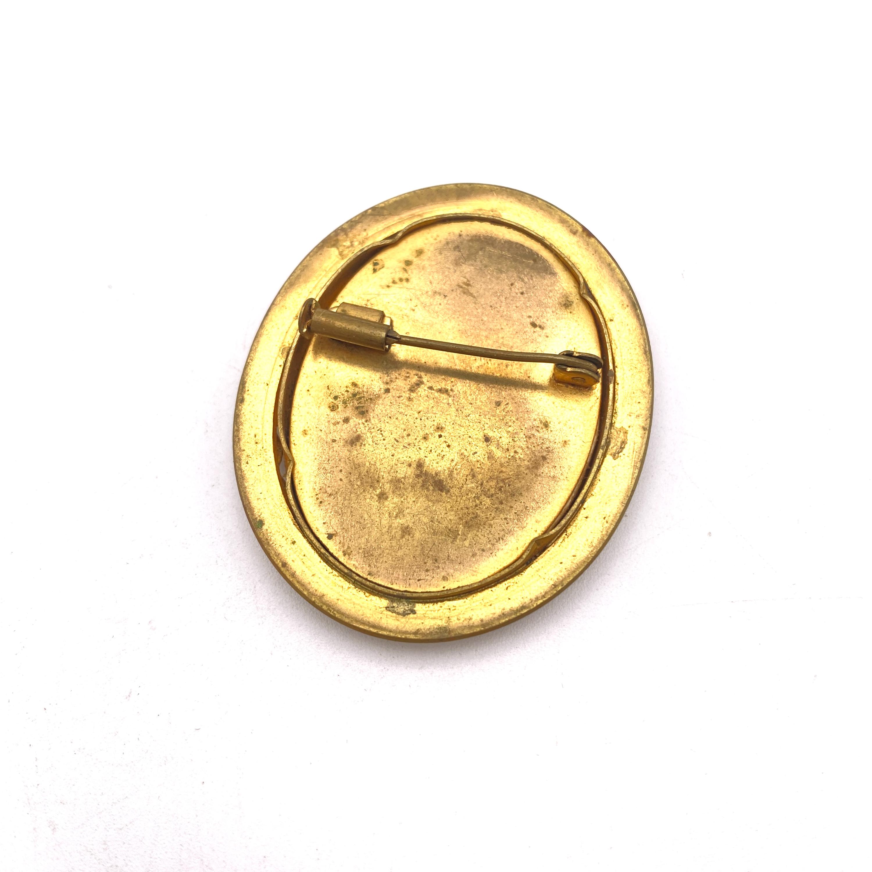 Ancienne Broche En Métal Doré Avec Portrait De Femme Peint à La Main - Occasion, Bijou Vintage