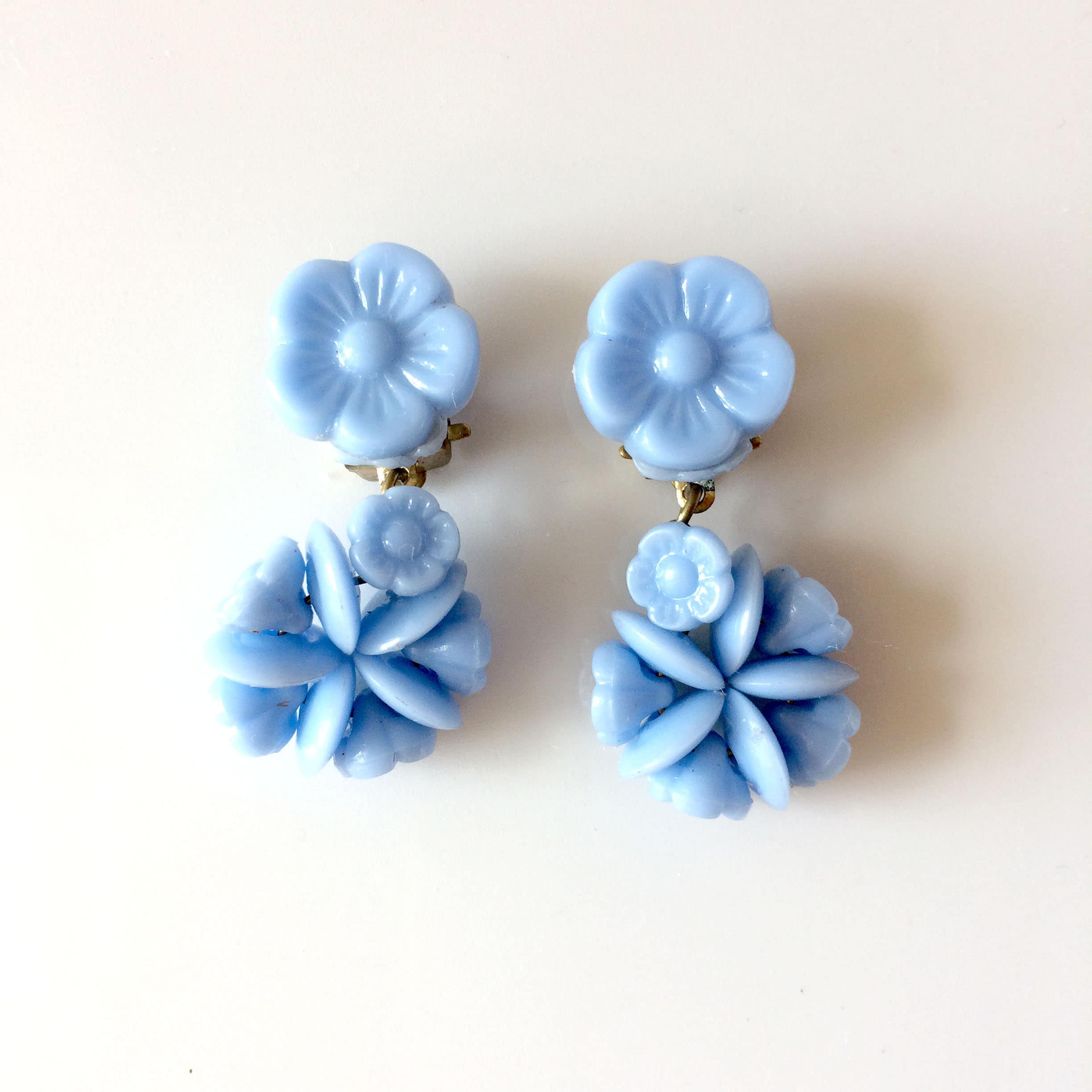 Boucles D'oreilles à Clips Longues Avec Motif Fleurs - Blanc - En Métal Et Verre - Neuf Sans Emballage