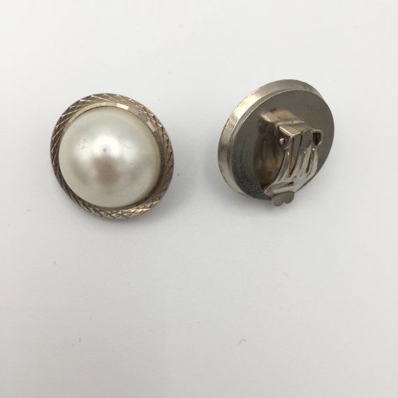 Paire De Boucles D'oreilles Vintage Créateur - Clips Cabochon Perle - Métal Argenté