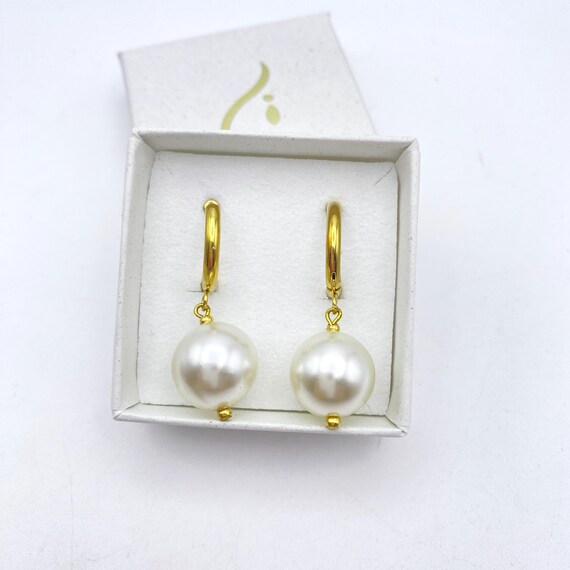 Creole Earrings With Pearl Pendant From the Kikinasu Collection