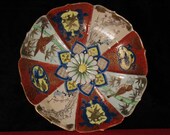 Japanese porcelain dish with chrysanthemum Kiku 16-petals Mon 1863-1867