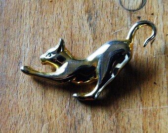Vintage cat brooch, gold tones with green eyes, animal brooch, vintage, bo ho classy brooch
