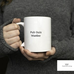 Pub Quiz Wanker Mug –Funny Rude Coffee Cup for Trivia Lover, Quiz Night Champion, Pub Game Player, Knowledge Nerd, Humor Gift Drinkware