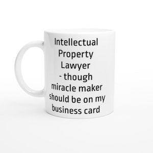 Taza de regalo de abogado de propiedad intelectual, regalos, regalo divertido de taza de abogado de propiedad intelectual, aunque el hacedor de milagros debería estar en mi tarjeta de presentación