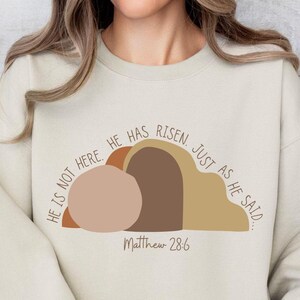 Boho He is Risen Shirt png, minimale christelijke Pasen SVG, esthetische geloof sublimatie, leeg graf shirt idee, eenvoudige Jezus Tee Transfer png