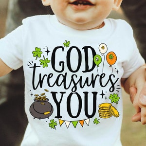 Retro Christian Boys St.Patrick's Day Svg, Deus te valoriza png, Versículo da Bíblia para crianças png, Camisa da fé da primavera da moda PNG, Uso comercial