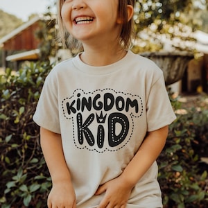 キングダム キッズ T シャツ SVG、キッズ用クリスチャン シャツ カット ファイル、聖書の幼児用 T シャツ デザイン、イエスは私の親友昇華、聖書の一節 PNG