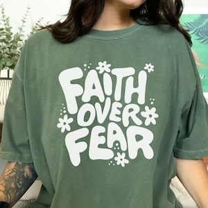 Glaube über Angst geschnitten Datei, Retro christlich svg, Liebe wie Jesus png, religiöse svg, Hippie Jesus svg, christliche Liebe svg, groovy Jesus svg