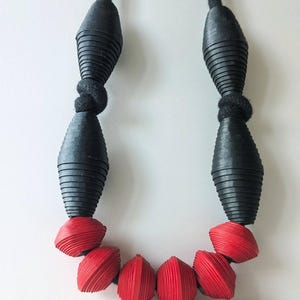 Collana Optical con perle di carta riciclata