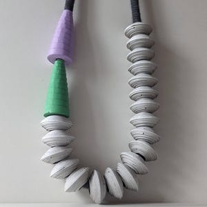Collana iConica  con perle di carta