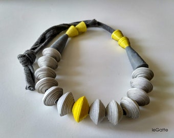 Biconical necklace with paper pearls