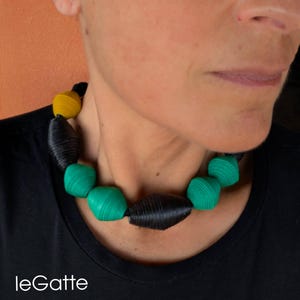 Girocollo Brazile con perle di carta riciclata