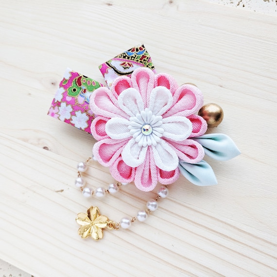 Beautiful chrysanthemum kanzashi hair clip with flowing ribbons, traditional Japanese autumn hair ornament symbolizing longevity and nobility in seasonal kimono styling