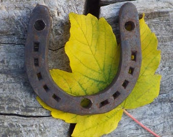 Average Vintage Horseshoe, Good Luck Horseshoes, Rustic Decor, Rustic Horseshoe, Metal Horseshoe, Rustic Chic, Decor Ranch, Primitive Decor