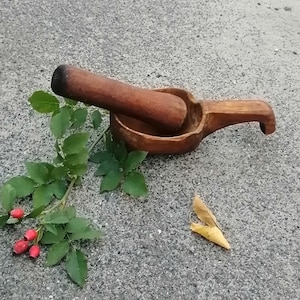 Cuenco de madera antiguo, taza de madera, mortero de madera, utensilios de madera, cubo antiguo, cuenco rústico de madera con asa, decoración de granja, mortero vintage