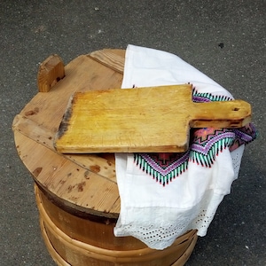 Vintage rustic cutting board with food chopper, Bread board, Cutting board, Vintage wooden cutting board, Rustic kitchen decor, Rural decor