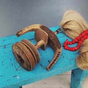Wooden spool, Vintage spinning wheel, Antique wooden spinning, Primitive tool, Theater props, Rural decor, Primitive decor, Industrial decor