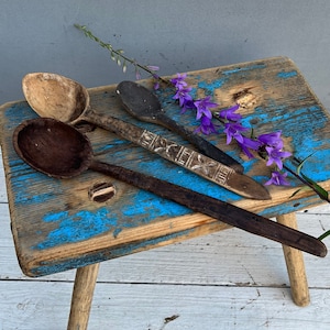 Zeer oude houten lepel, handgemaakte lepel, rustieke lepel, unieke lepels, geschenklepel, oerlepel, antieke lepel, primitief decor, drie lepels