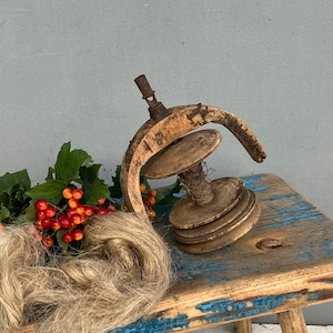 Wooden spool, Vintage spinning wheel, Antique wooden spinning, Primitive tool, Theater props, Rural decor, Primitive decor, Industrial decor