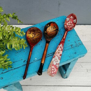 Zeer oude houten lepel, handgemaakte lepel, rustieke lepel, unieke lepels, geschenklepel, oerlepel, antieke lepel, primitief decor, drie lepels