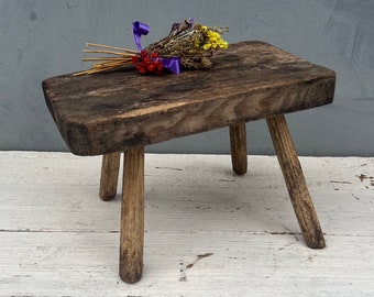 Taburete de madera antiguo, banco rústico de granja, soporte para plantas