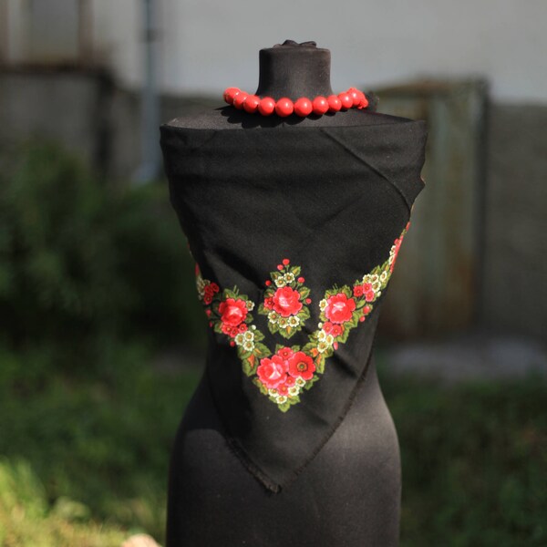 Merino Wool Collar Babushka Roses Black Grey main image 0