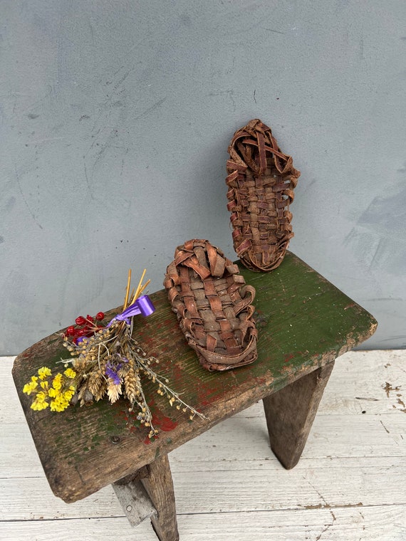 Starinets Ukrainian shoes, Folk shoes, Home decor… - image 1