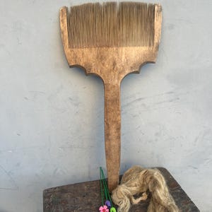 Vintage ullkardkam, rustik lantlig inredning, 1900-talets Ukraina