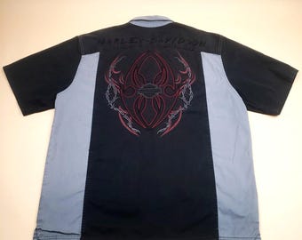 Camisa vintage Harley Davidson Y2K con botones bordados y logotipo de alambre de púas en la espalda