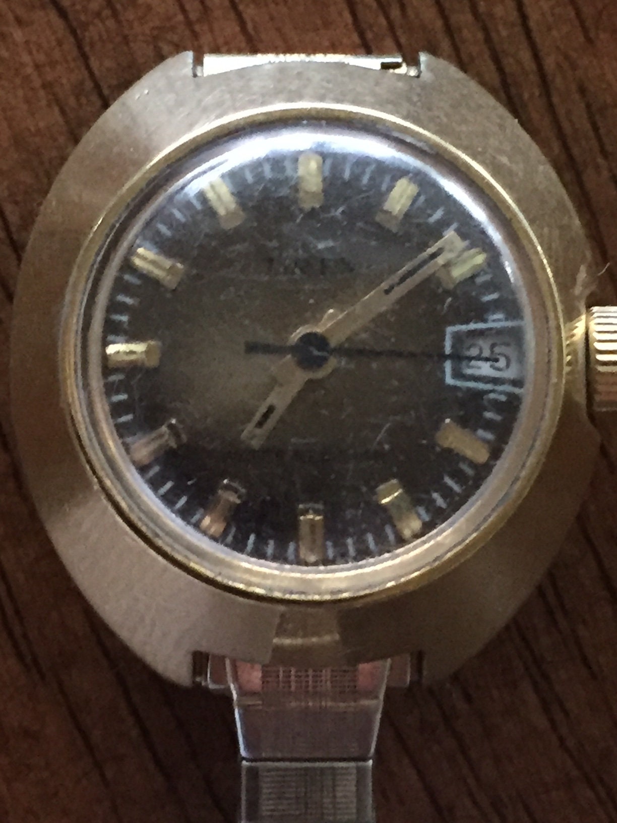 Vintage Timex Mechanical Womens Wind Up Watch Gold Bronze Tone w New Battery vintage TIMEX watch wind up black face gold-tone ladies  main image 2