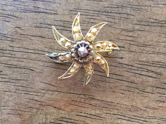 Vintage 18k SOLID  yellow/white gold flower head … - image 1