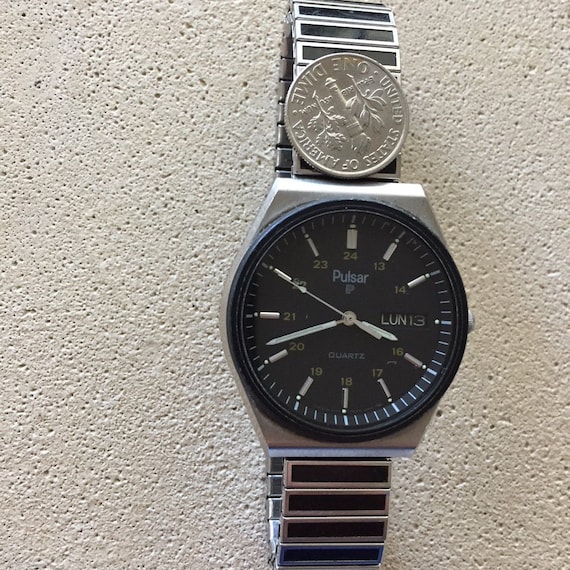 Pulsar day shop date watch